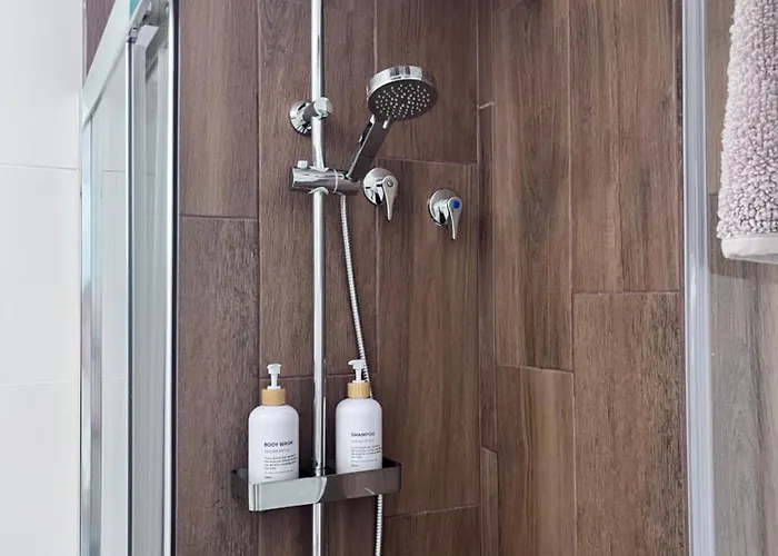 Zwischen Yumbo Und Zentralem פלאייה דל אינגלז