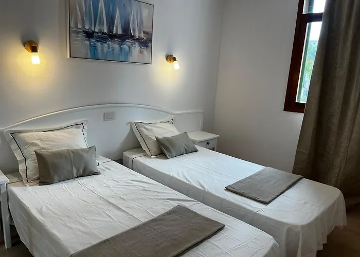 Coastal 5 Min From Pool & Quiet Complex *