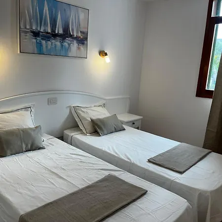 Coastal 5 Min From Pool & Quiet Complex *